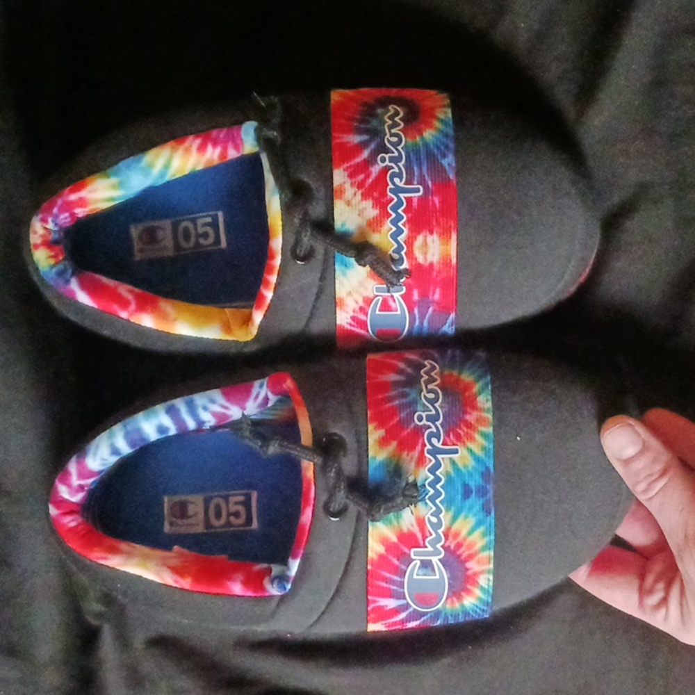 ❤🧡💚💜NWT Champion Slippers!